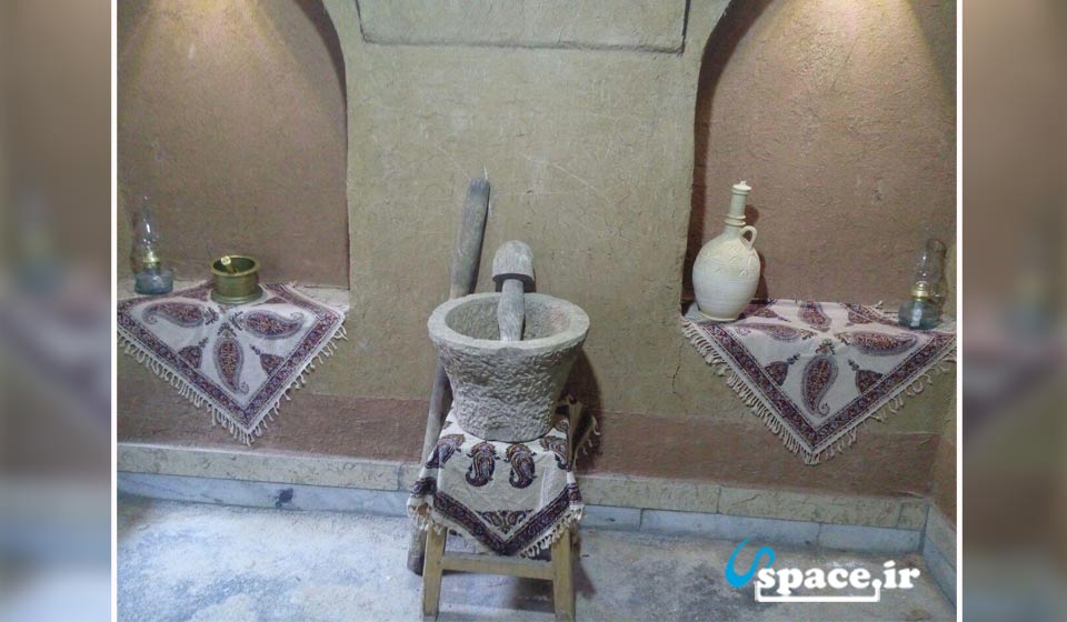 تزئینات سنتی اقامتگاه سنتی کومه مشهدی جواد - باغ بهادران - روستای کرچگان